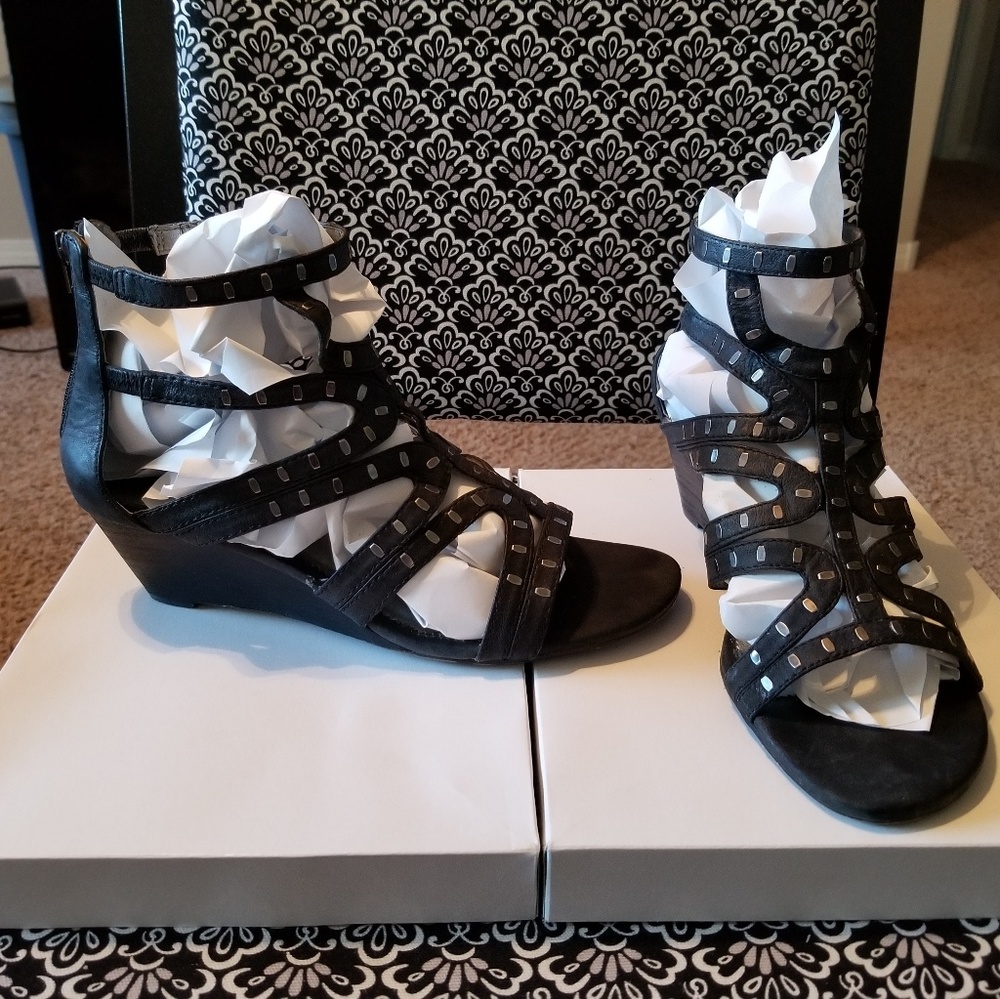 Casual shoes